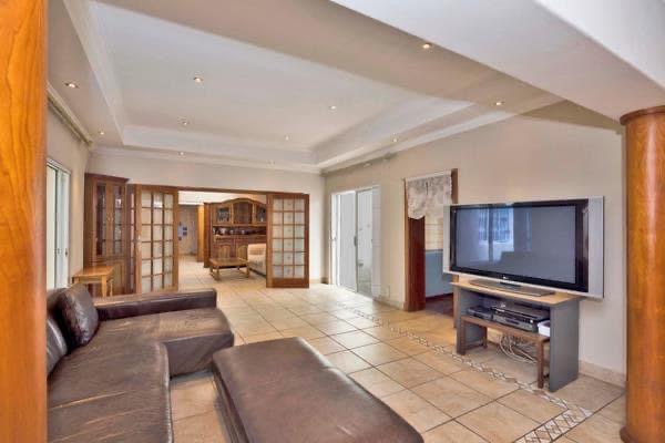 8 Bedroom Property for Sale in Rondebosch Western Cape
